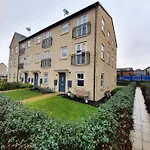Canal-side Townhouse Free Parking Location