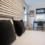Canal-side Townhouse Free Parking Location * Leeds (West Yorkshire)