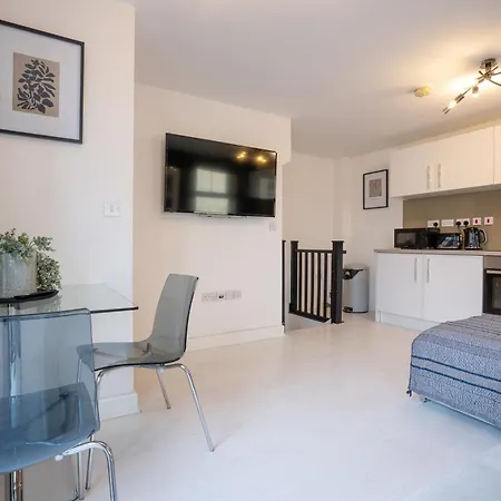 Canal-side Townhouse Free Parking Location 펜션 *