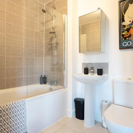 Canal-side Townhouse Free Parking Location Leeds (West Yorkshire)