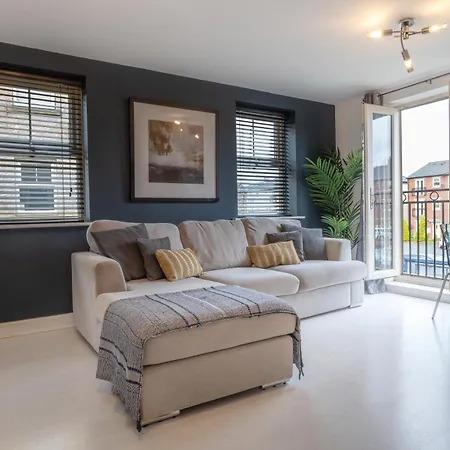 Canal-side Townhouse Free Parking Location * 리즈