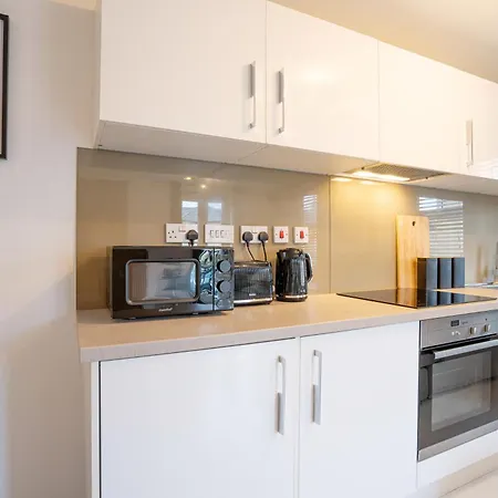 Canal-side Townhouse Free Parking Location *