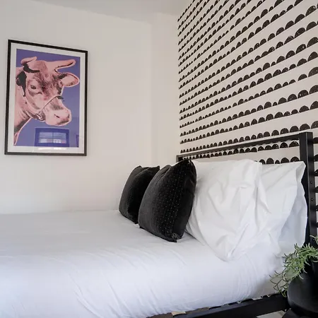 Canal-side Townhouse Free Parking Location Feriehus *