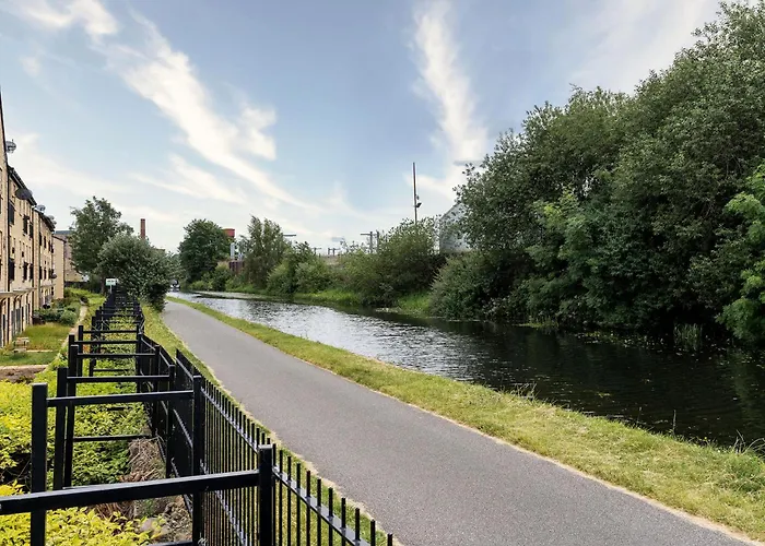 Canal-side Townhouse Free Parking Location Holiday home Leeds (West Yorkshire)