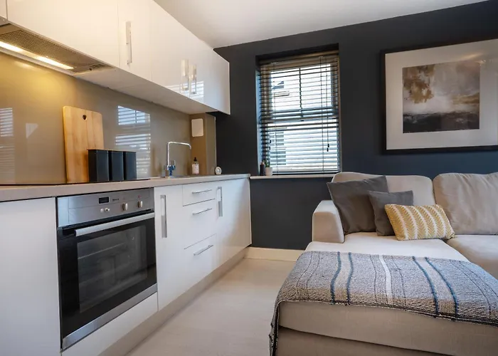 Canal-side Townhouse Free Parking Location Hébergement de vacances