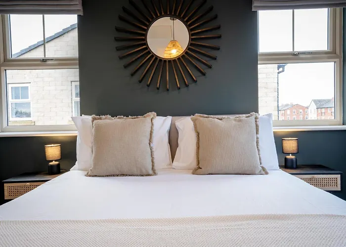 Canal-side Townhouse Free Parking Location Hébergement de vacances