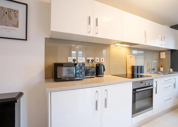 Canal-side Townhouse Free Parking Location *