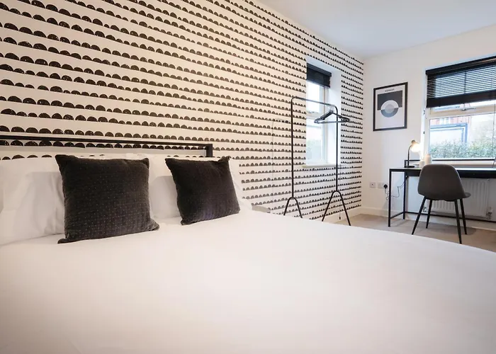 Canal-side Townhouse Free Parking Location Hébergement de vacances Leeds (West Yorkshire)