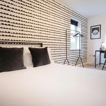 Canal-side Townhouse Free Parking Location Vakantiehuis Leeds (West Yorkshire)